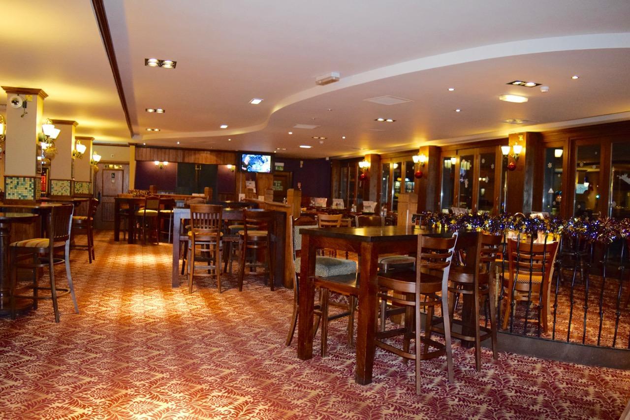 The Golden Acorn Wetherspoon Hotel Glenrothes Buitenkant foto